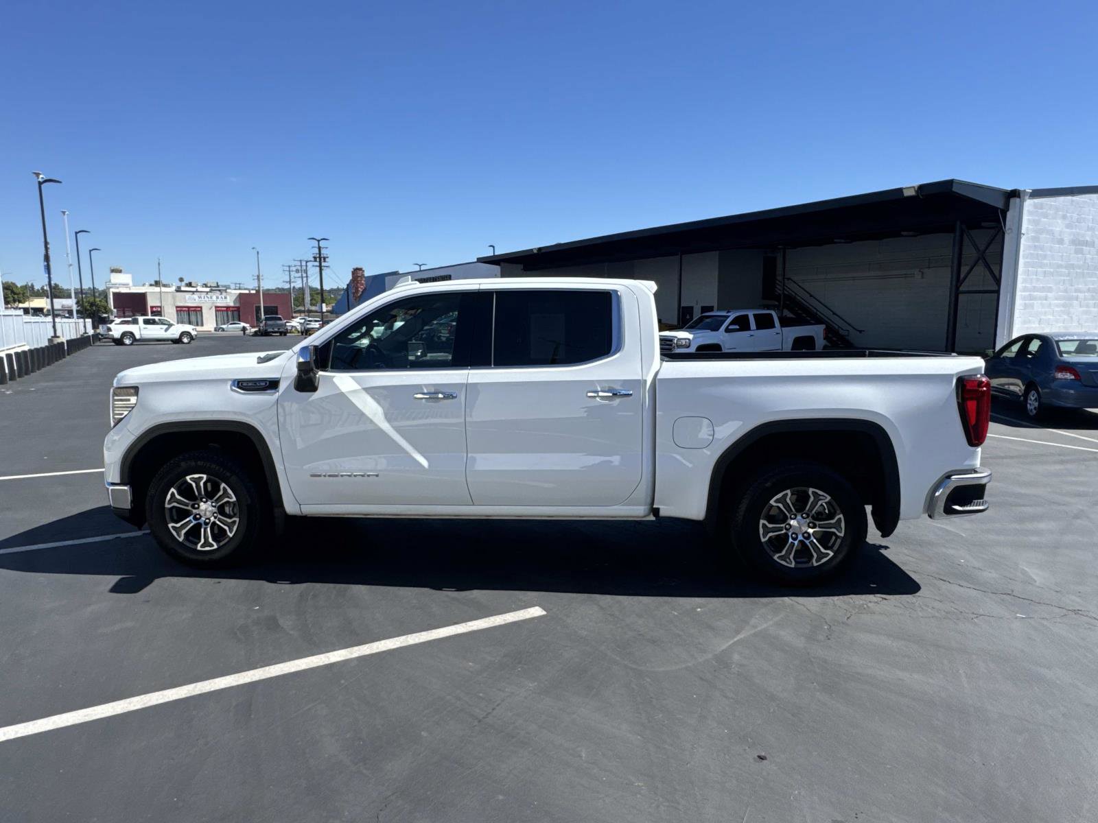 Used 2025 GMC Sierra 1500 SLT image 8