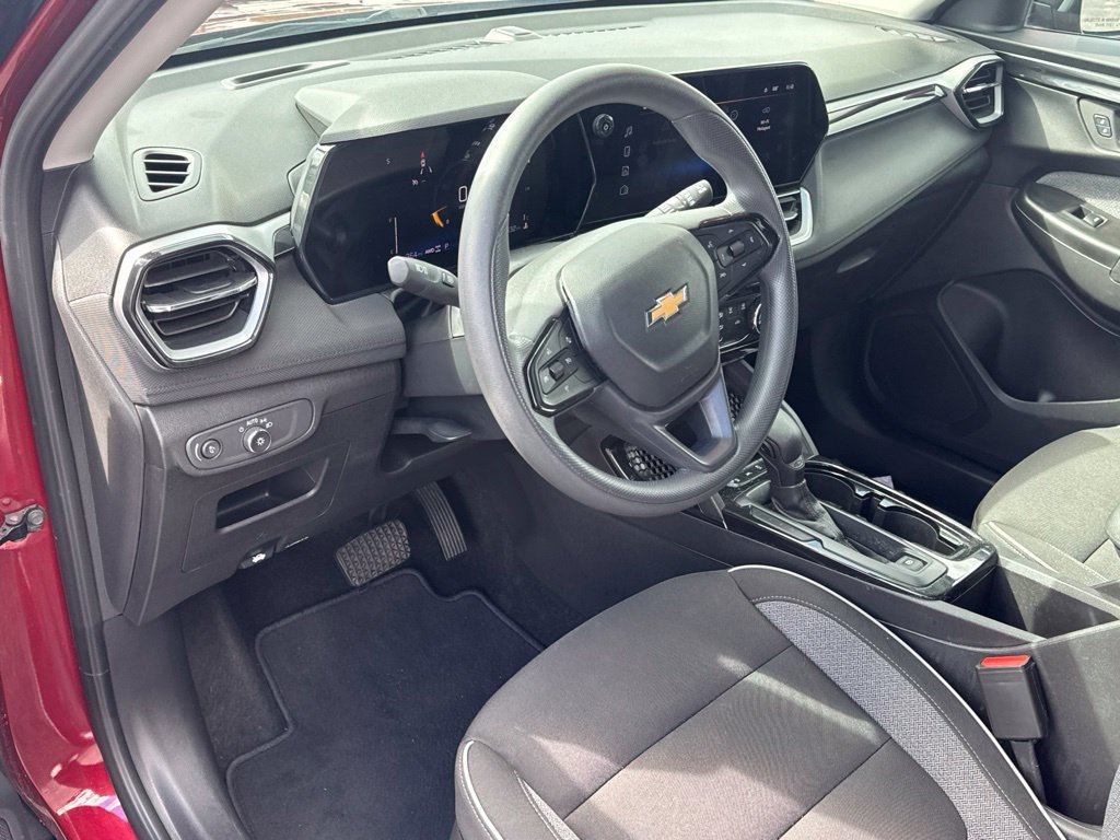 Used 2025 Chevrolet TrailBlazer LT AWD/4WD image 11