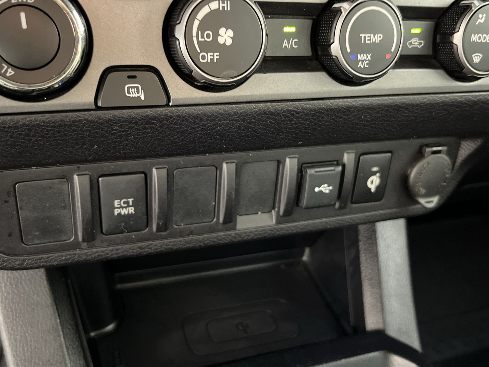 Used 2020 Toyota Tacoma TRD Off-Road AWD/4WD image 32