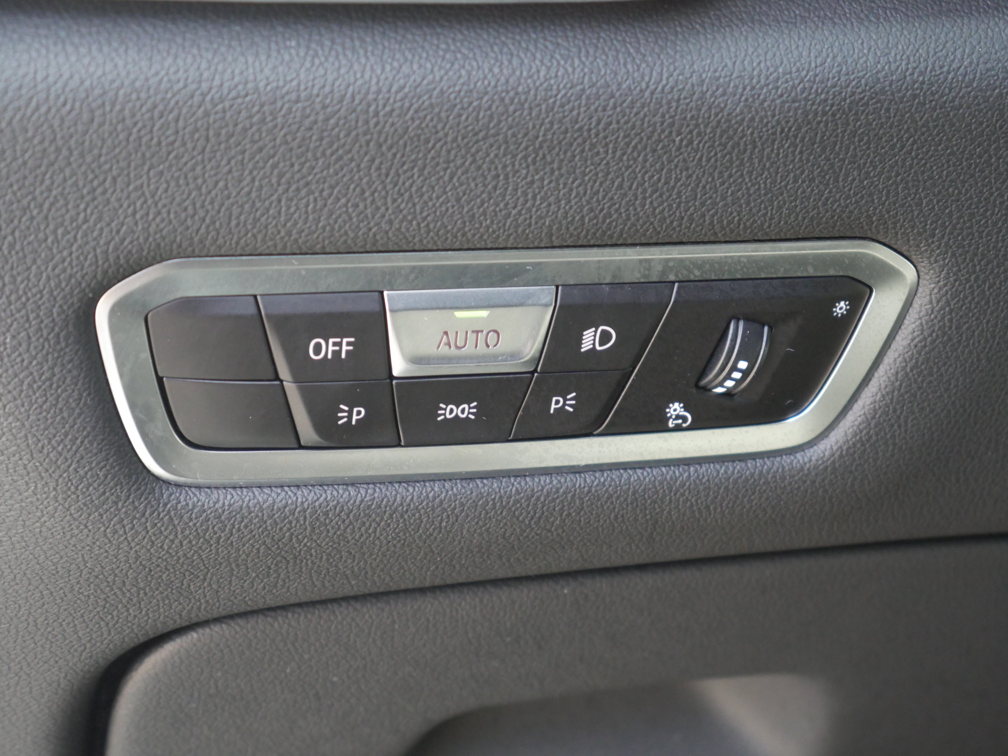 Used 2022 BMW X5 xDrive40i w/ M Sport Package AWD/4WD image 7