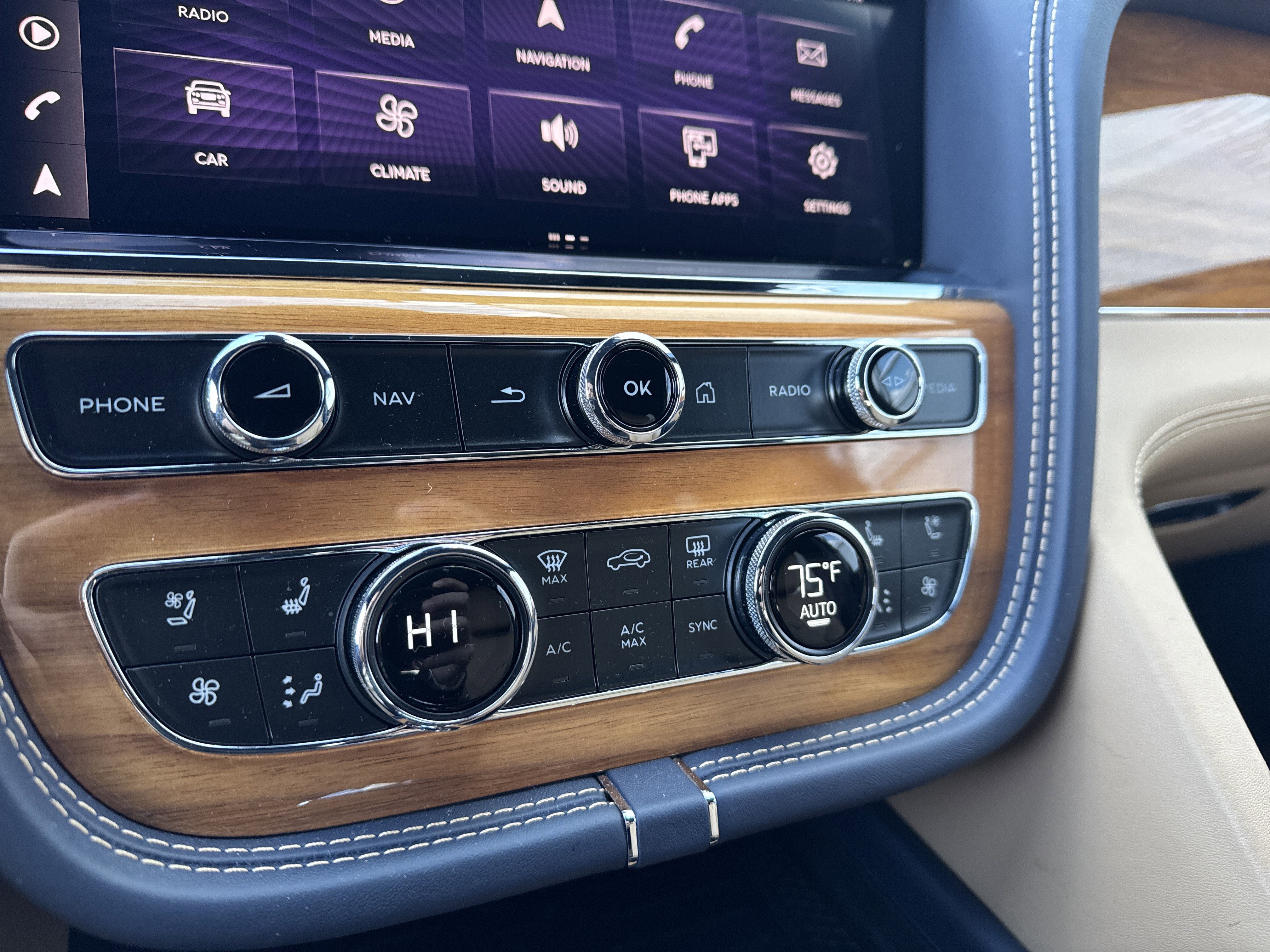 Used 2022 Bentley Bentayga V8 image 17