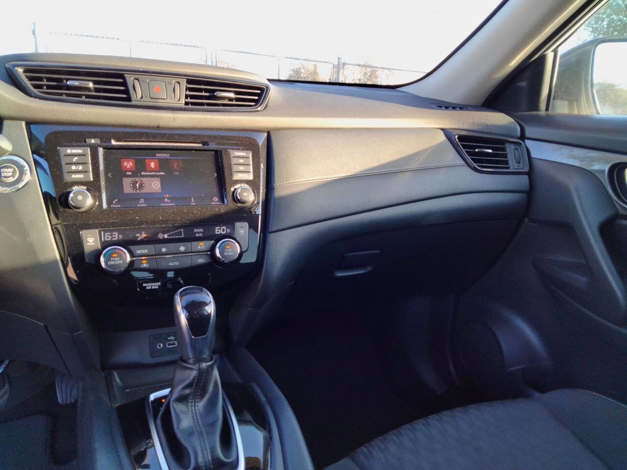 Used 2018 Nissan Rogue SV image 17