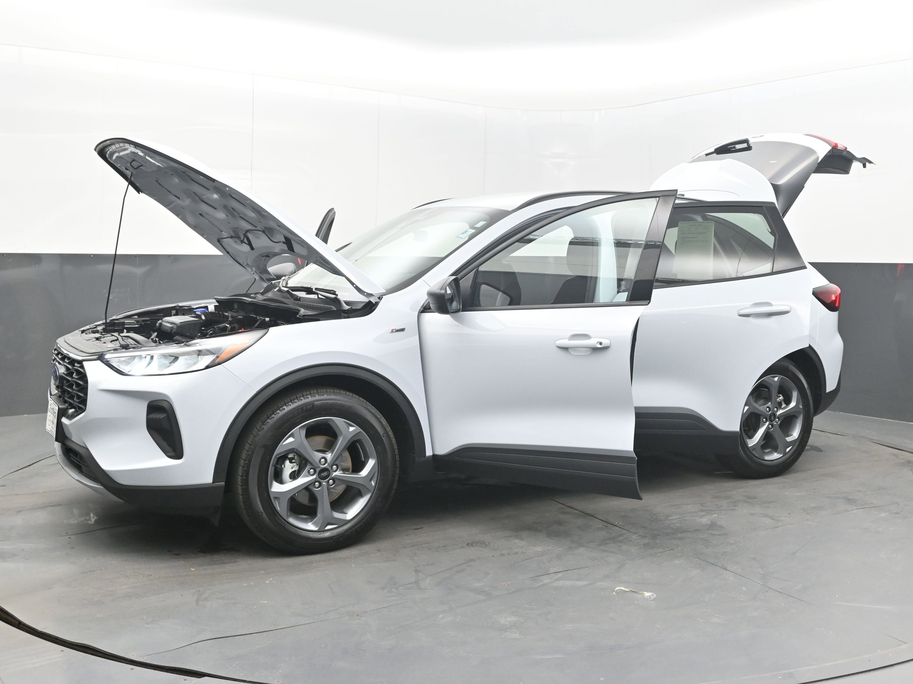 Used 2025 Ford Escape ST-Line image 40