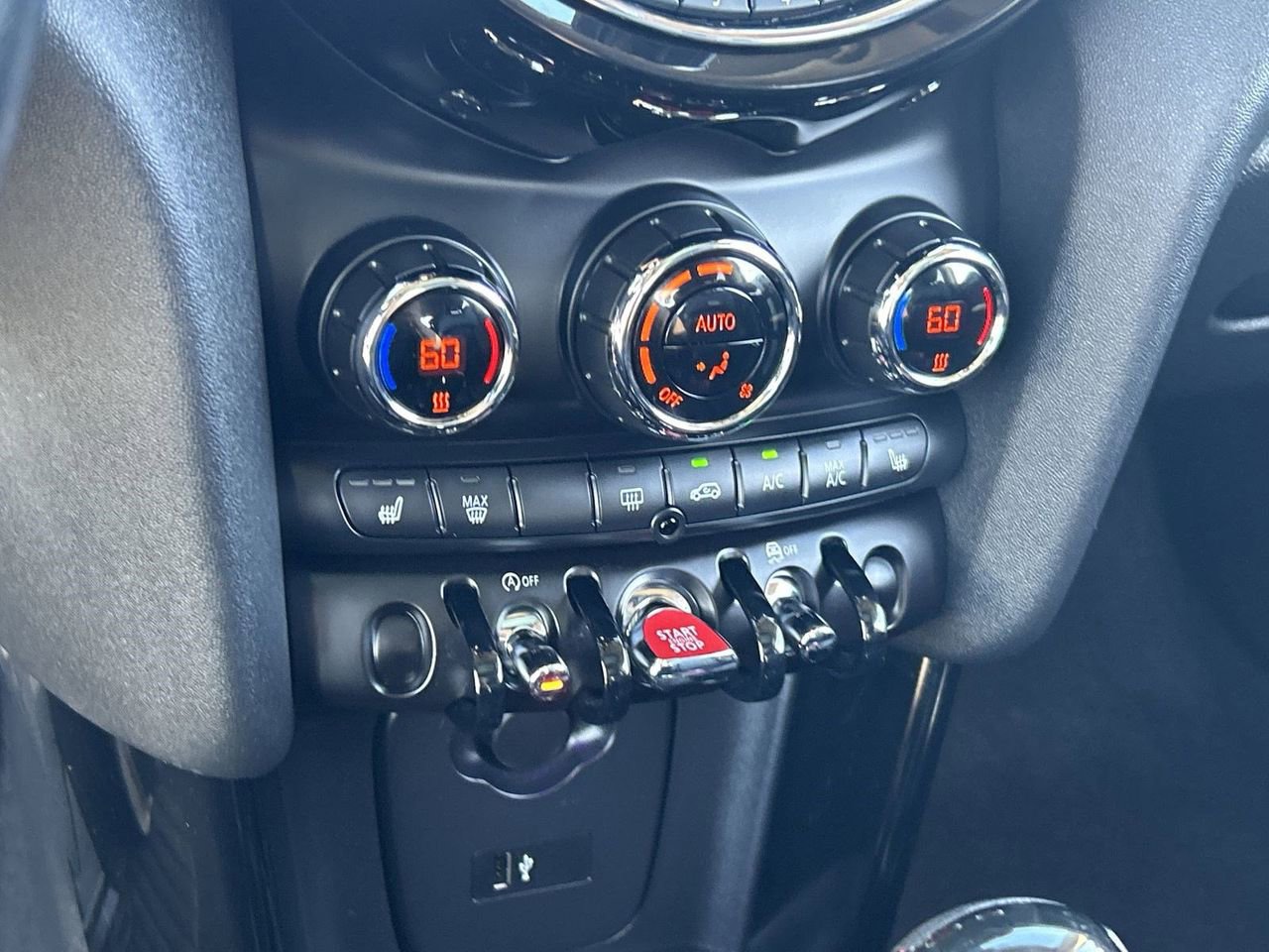 Used 2021 MINI Cooper 2-Door Hardtop image 25