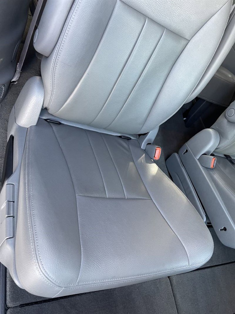 Used 2006 Dodge Grand Caravan SXT w/ Leather Interior Group FWD image 13