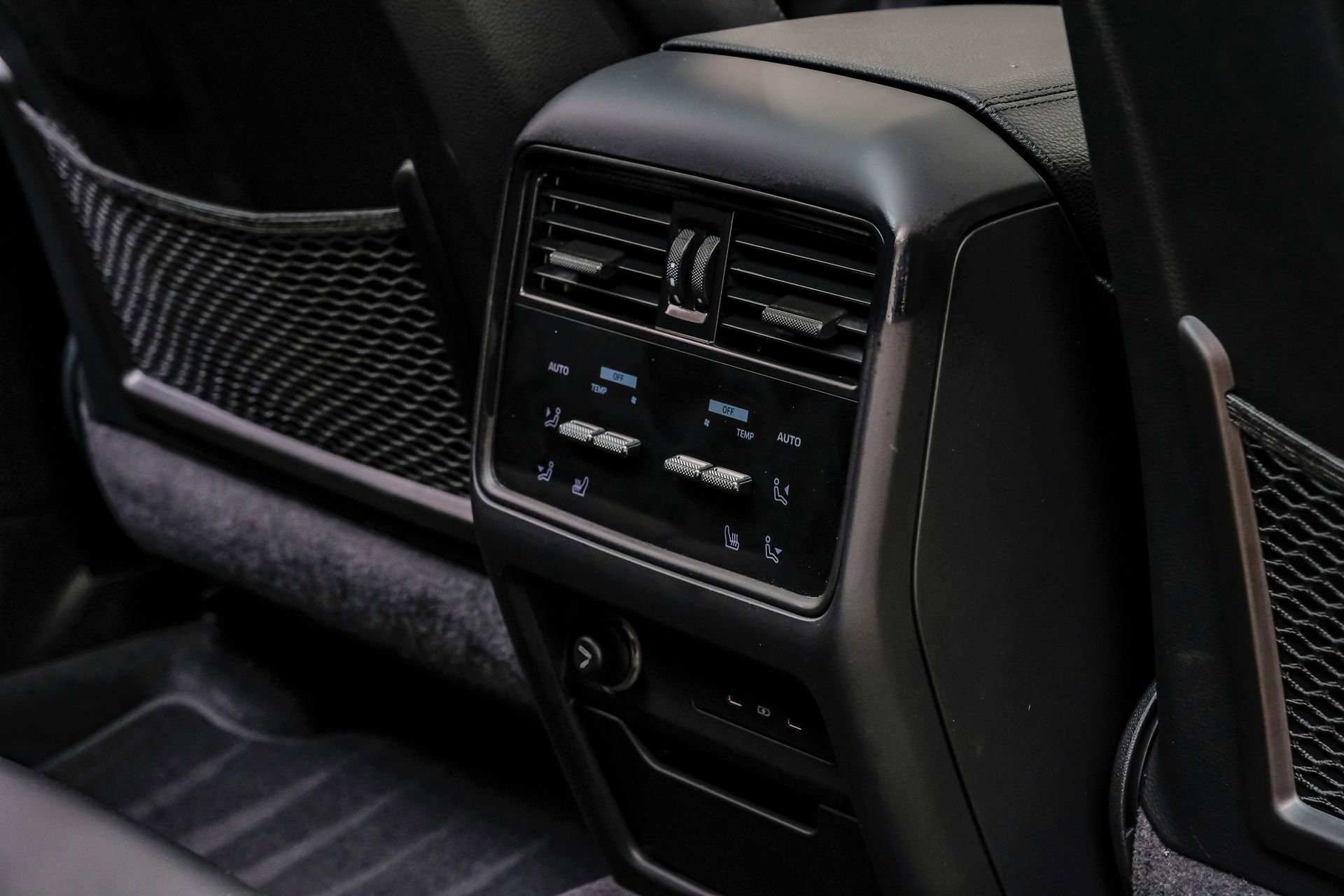 Used 2024 Porsche Cayenne Coupe image 40