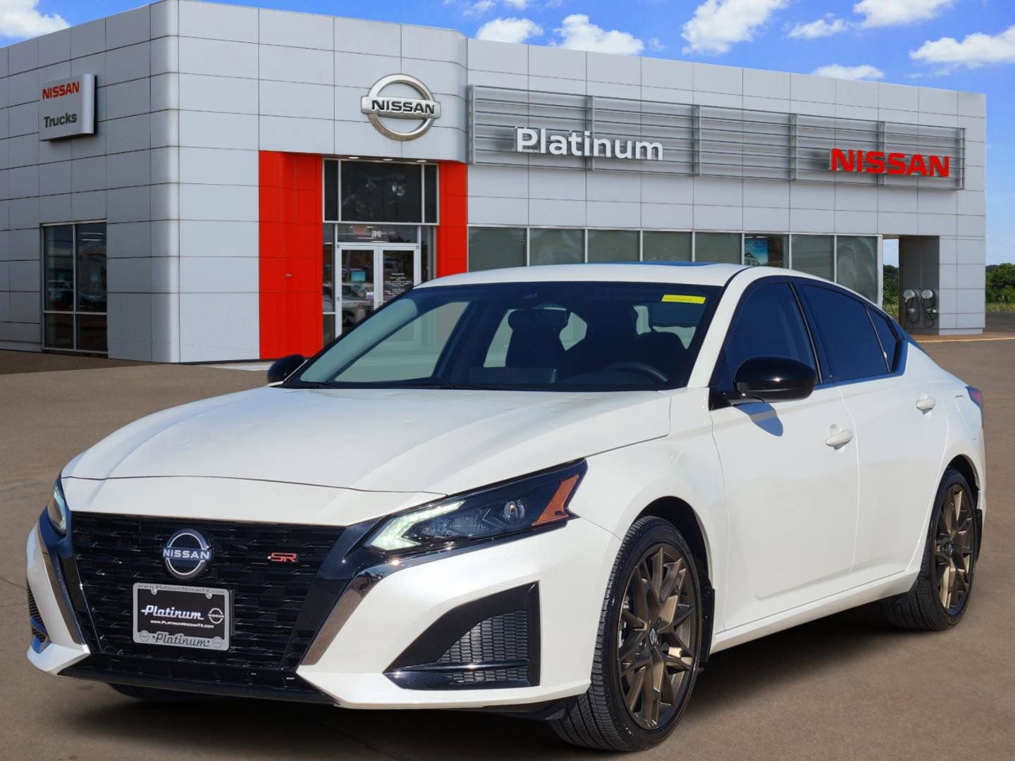 Used 2025 Nissan Altima 2.5 SR w/ SR Premium Package image 2