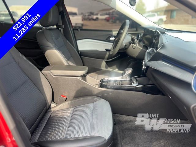 Used 2025 Chevrolet Trax LT image 21