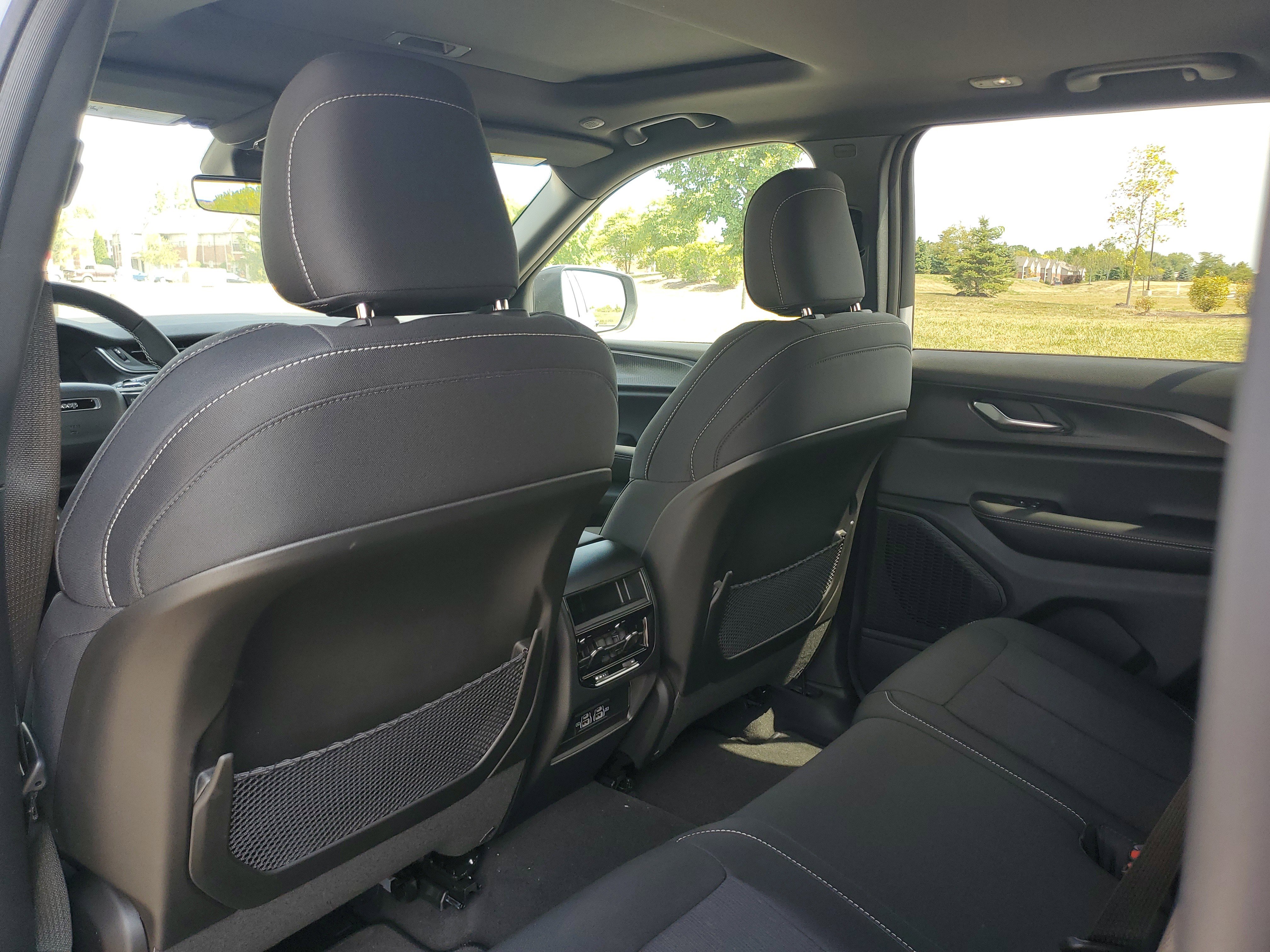 New 2025 Jeep Grand Cherokee Laredo X image 11