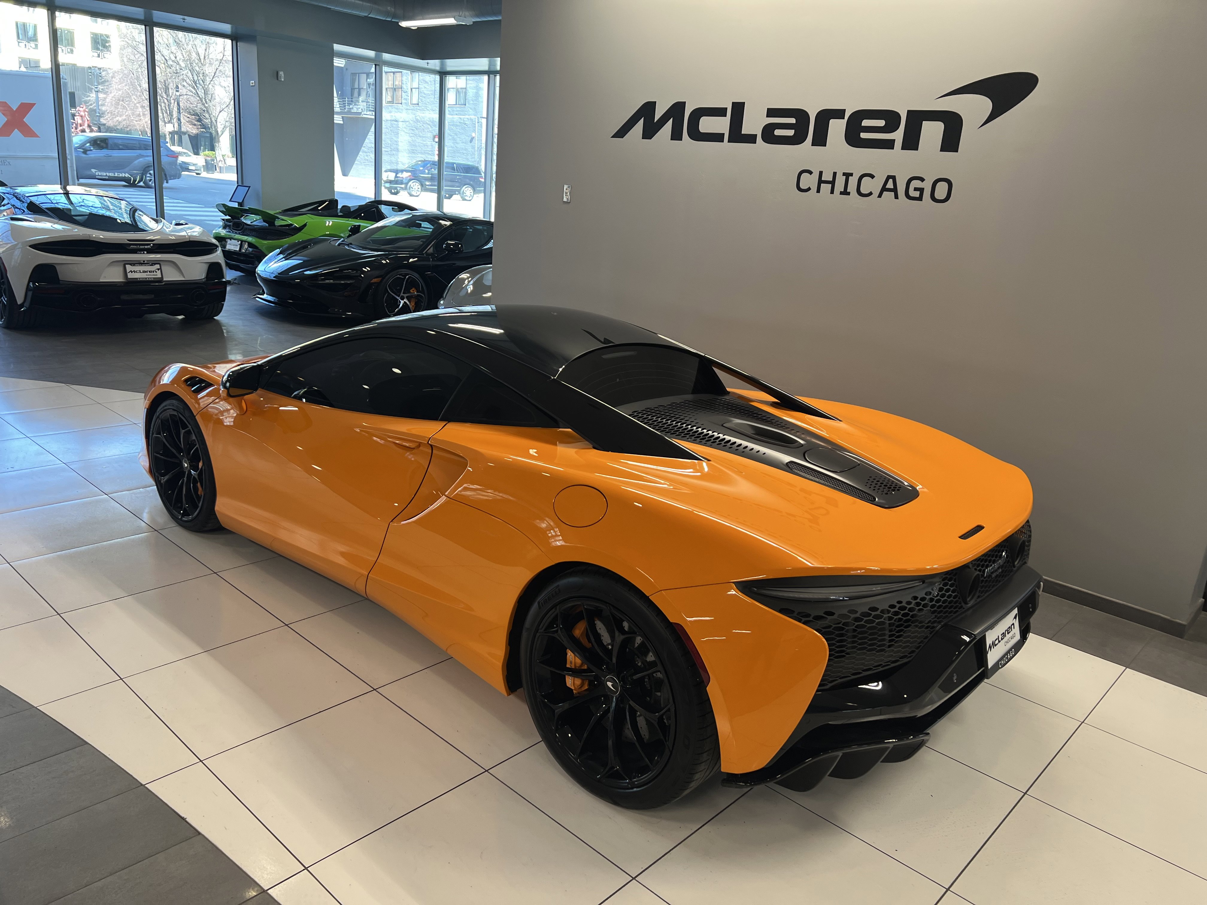 Used 2023 McLaren Artura image 6