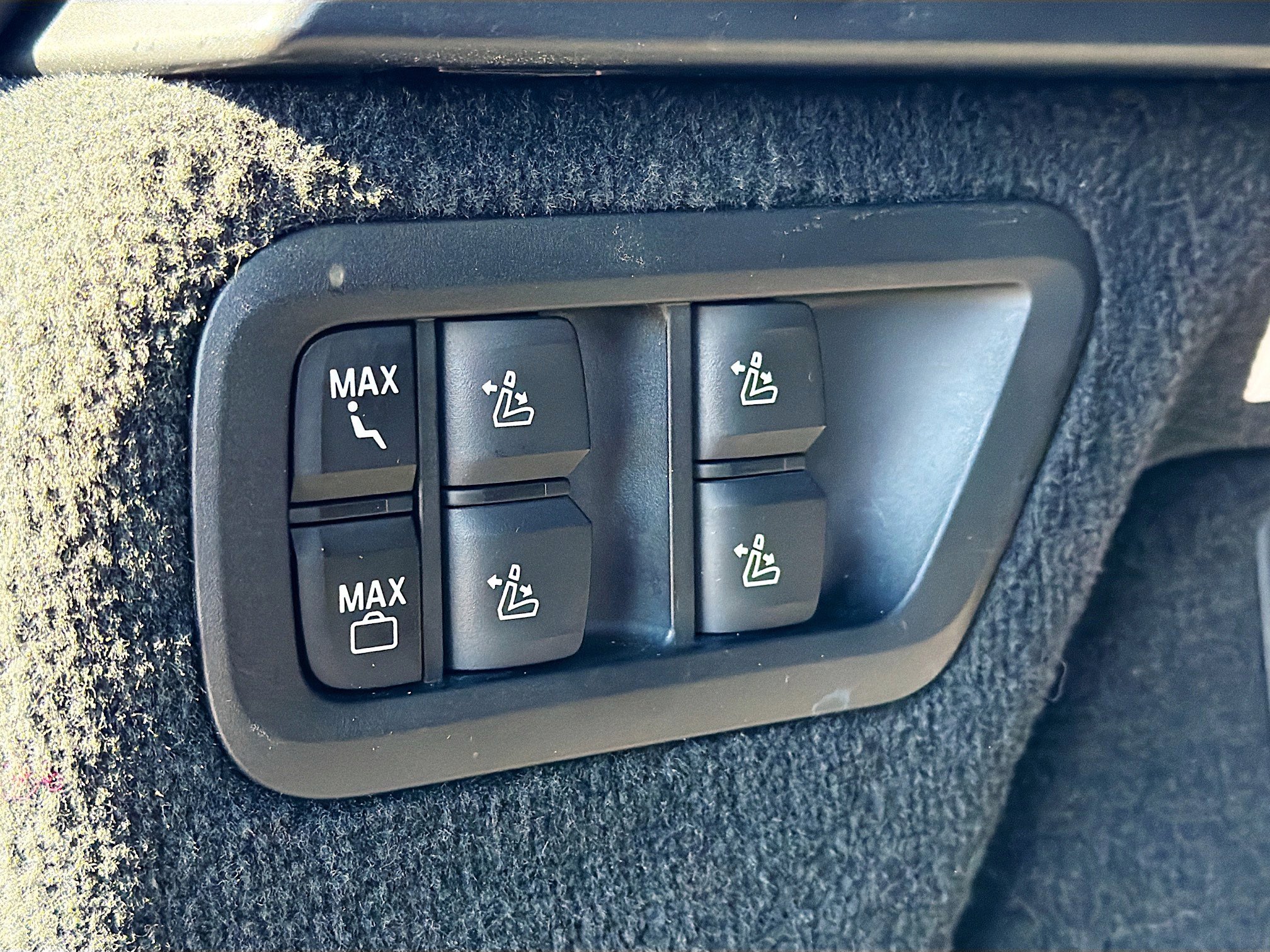 Used 2022 BMW X7 xDrive40i w/ M Sport Package image 14