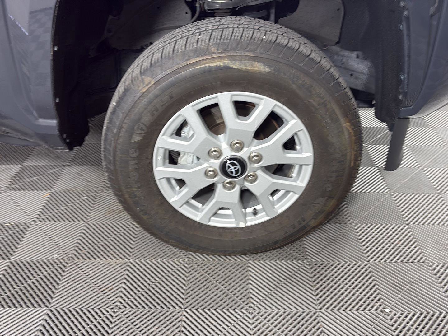 Used 2024 Toyota Tacoma SR5 AWD/4WD image 12
