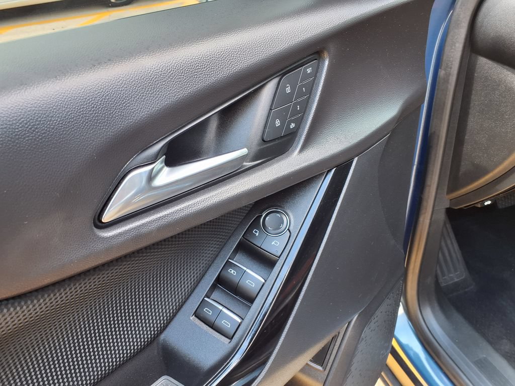 Used 2025 Chevrolet Equinox RS w/ Convenience Package III FWD image 19
