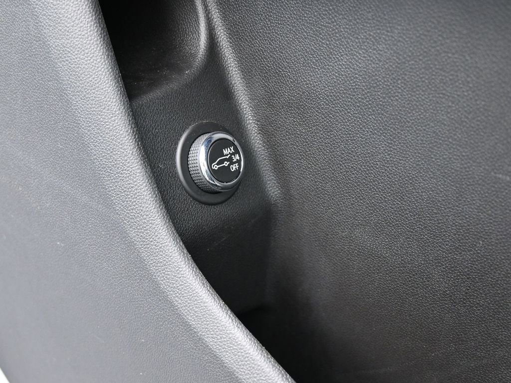 Used 2024 Cadillac XT4 Premium Luxury image 16