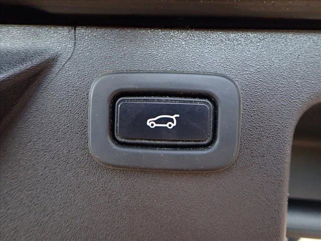 Used 2020 Land Rover Discovery Sport SE image 9