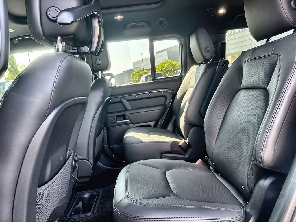 Certified 2025 Land Rover Defender 130 X-Dynamic SE image 15