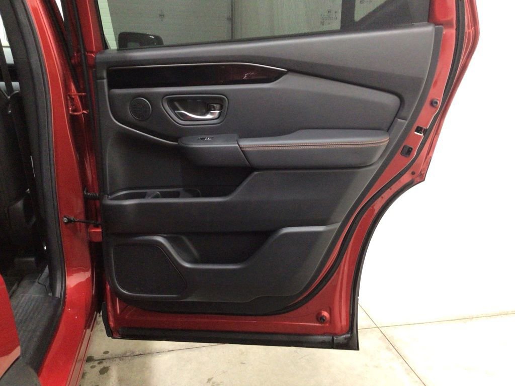 Used 2025 Honda Pilot TrailSport image 35