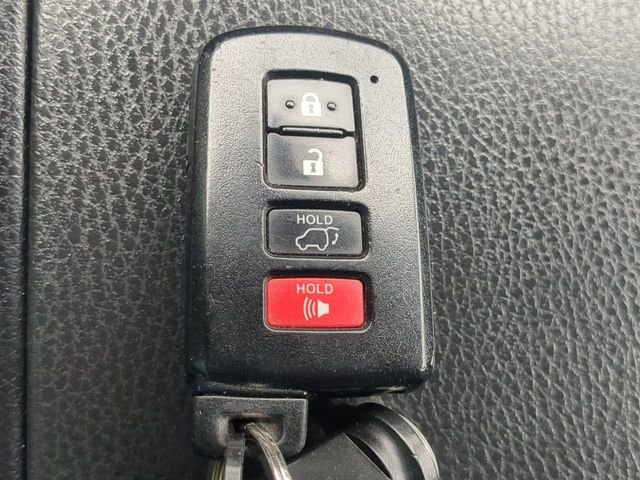 Used 2017 Toyota Highlander XLE AWD/4WD image 28