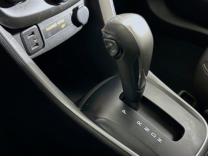 Used 2022 Chevrolet Trax LT w/ LT Convenience Package image 17