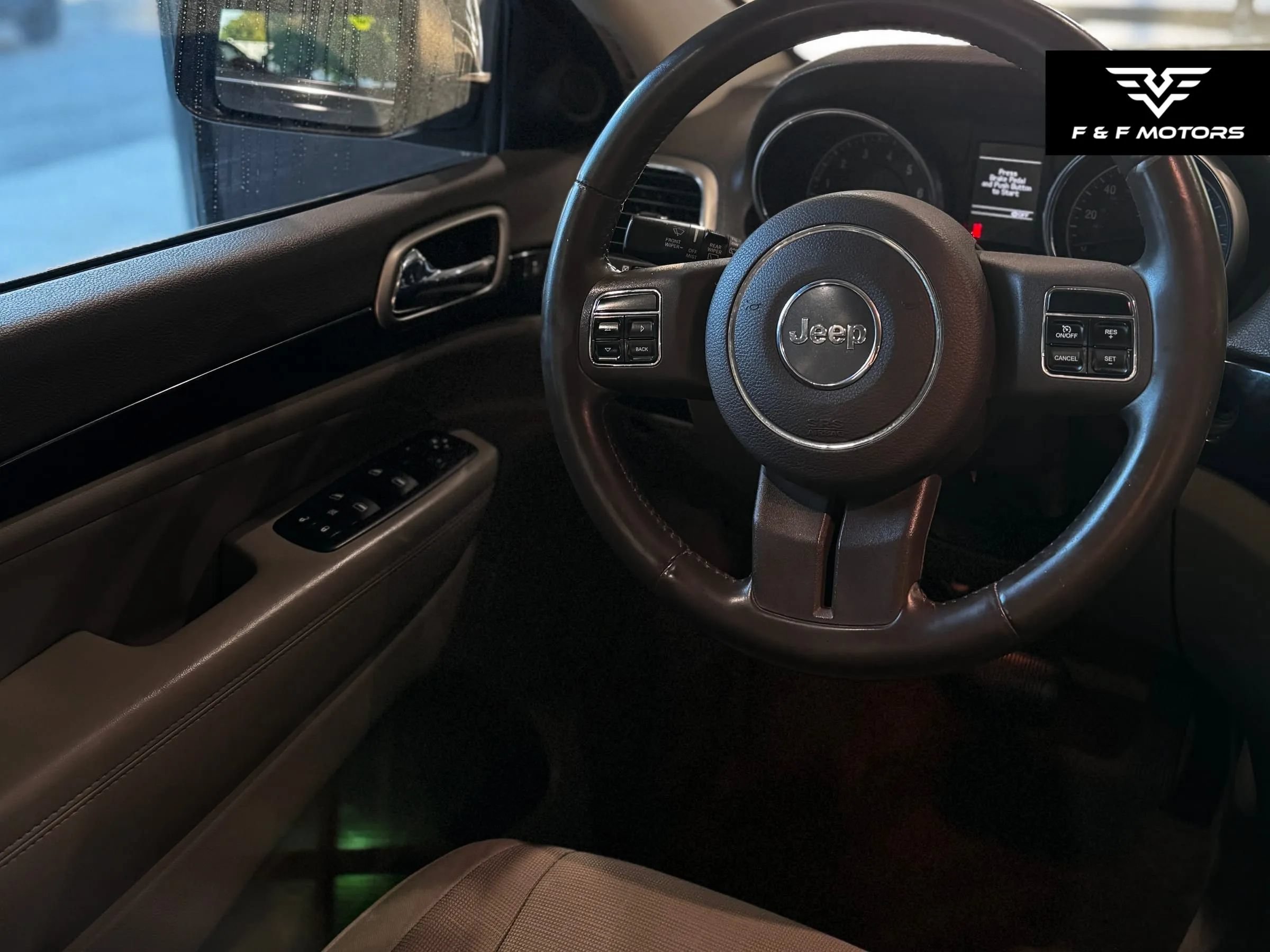 Used 2011 Jeep Grand Cherokee Laredo AWD/4WD image 17