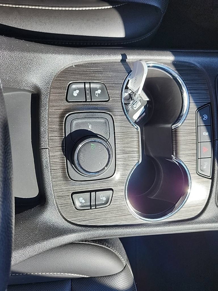 Used 2023 GMC Acadia SLT AWD/4WD image 23