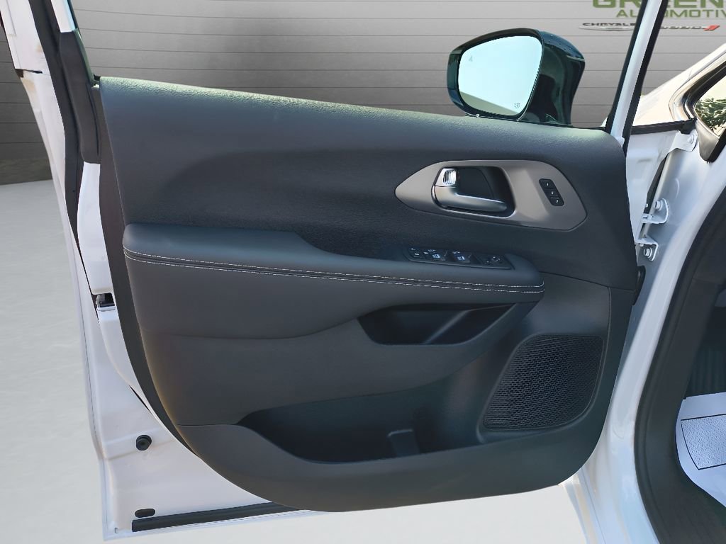 New 2026 Chrysler Pacifica Select image 11