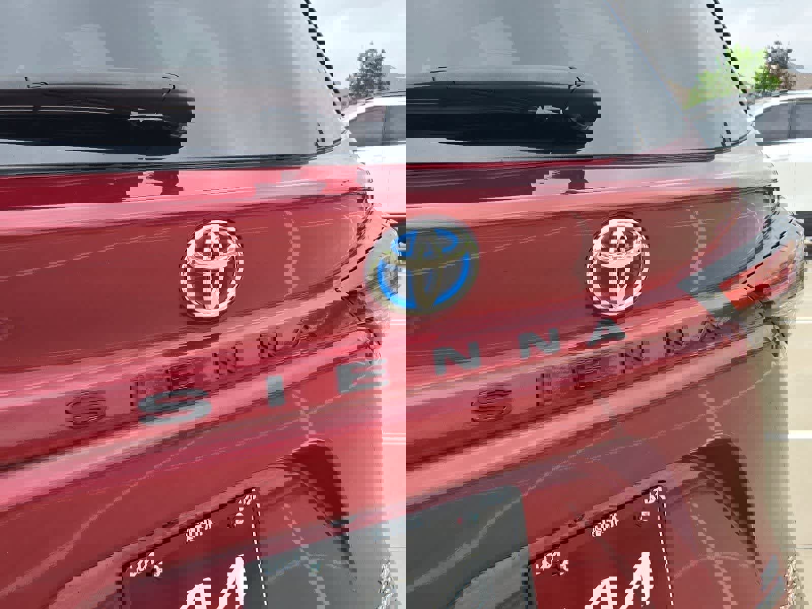 Used 2022 Toyota Sienna XSE w/ XSE Plus Package FWD image 12