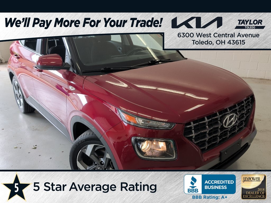 Used 2025 Hyundai Venue SEL FWD image 1