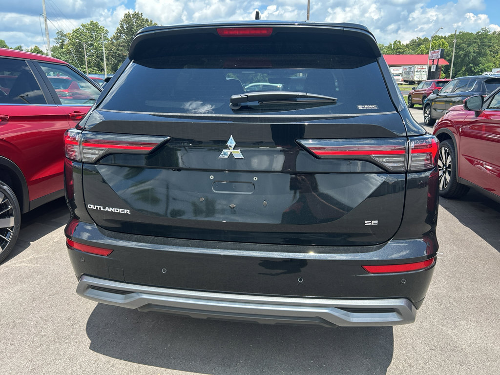 New 2025 Mitsubishi Outlander SE image 4