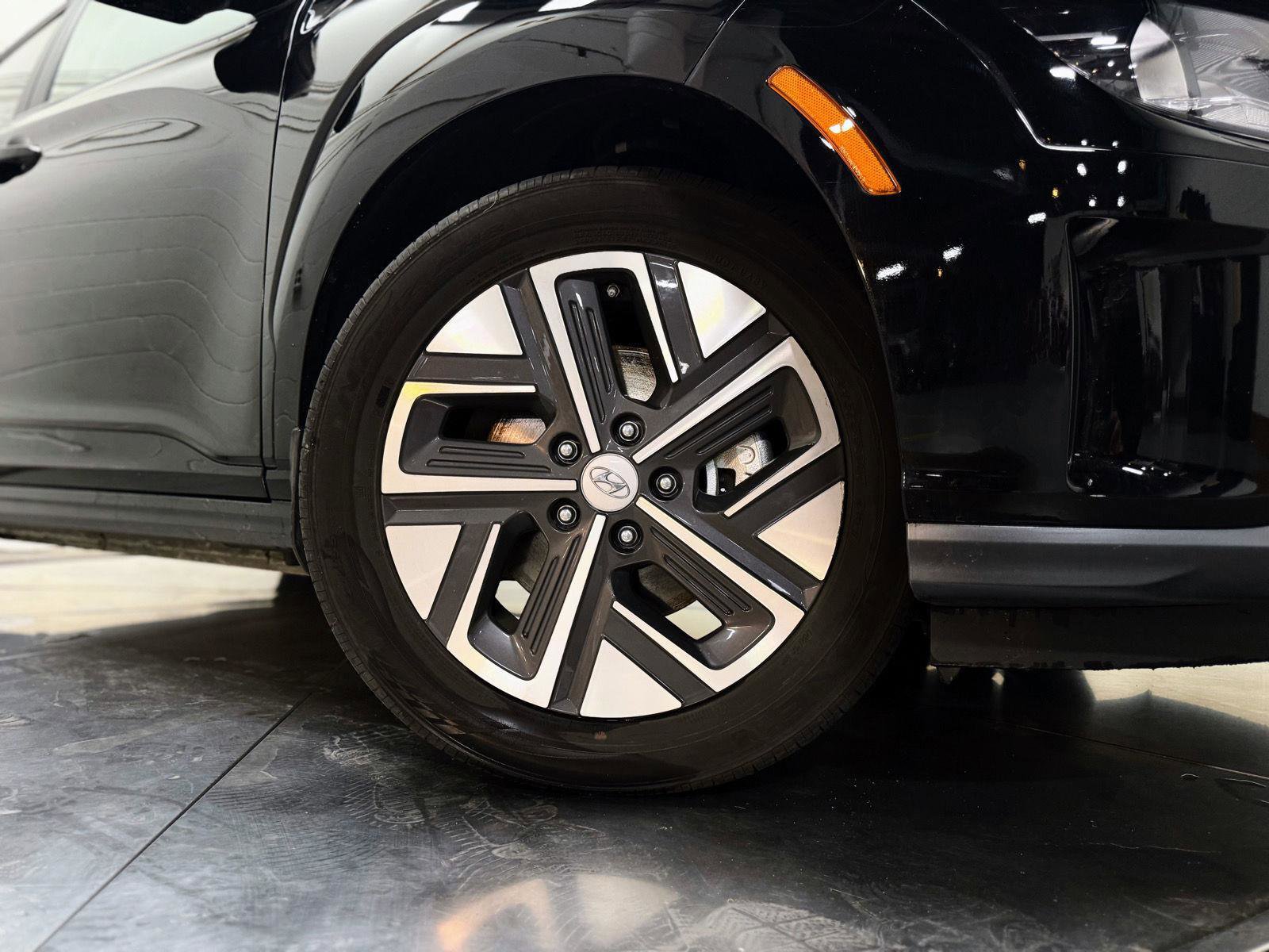 Used 2023 Hyundai Kona SE image 11