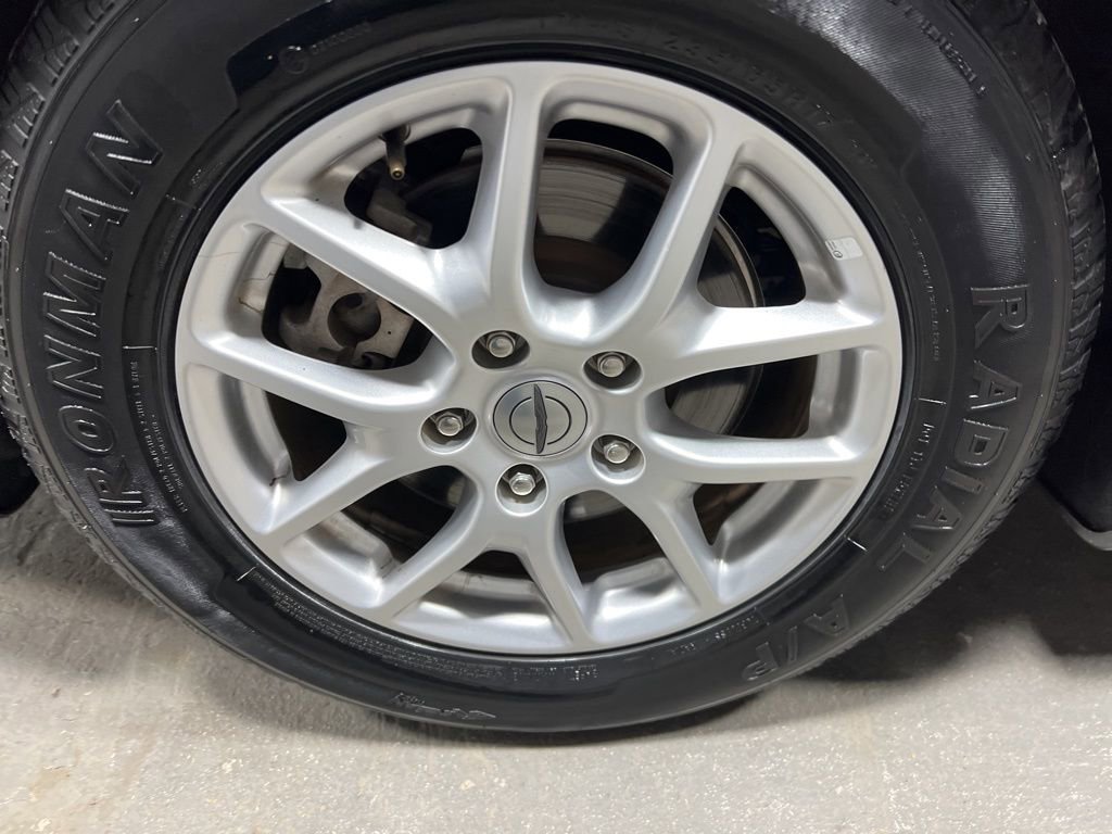 Used 2023 Chrysler Pacifica Touring-L image 39