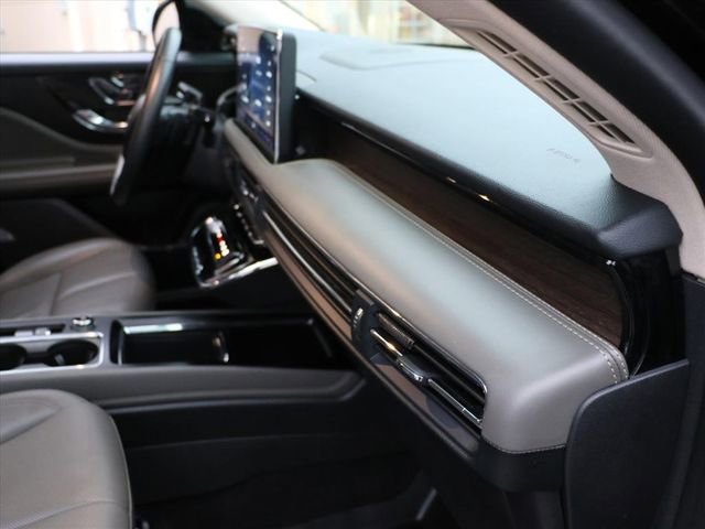 Used 2023 Lincoln Corsair Reserve w/ Jet Appearance Package image 10