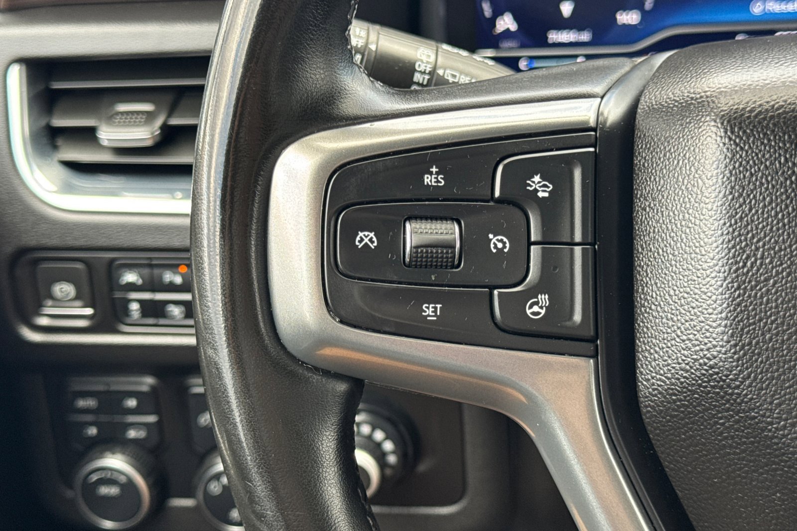 Used 2023 Chevrolet Tahoe LT w/ Luxury Package image 36