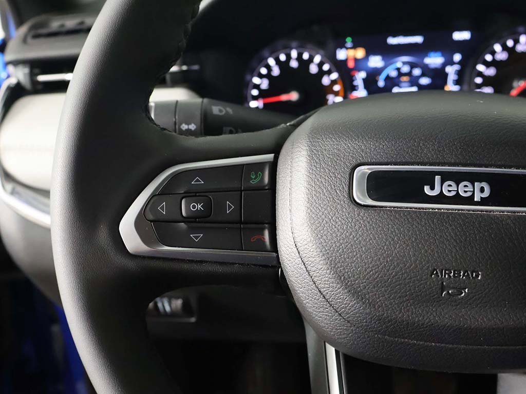 Used 2023 Jeep Compass Limited image 40