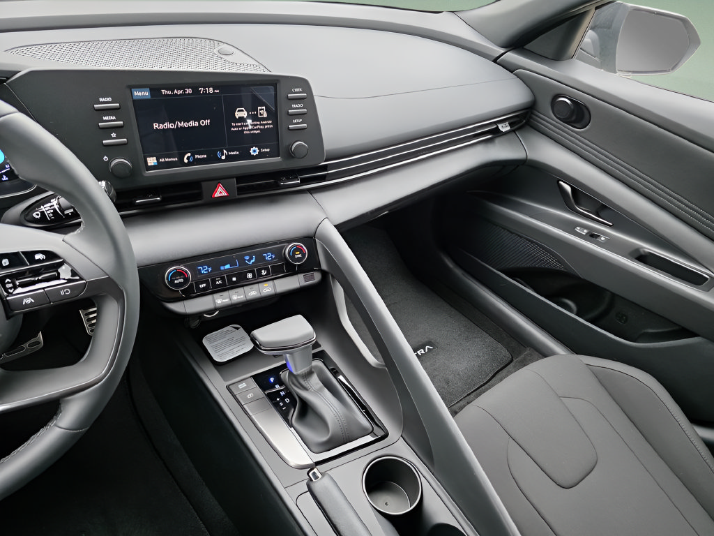 New 2026 Hyundai Elantra Sport FWD image 17