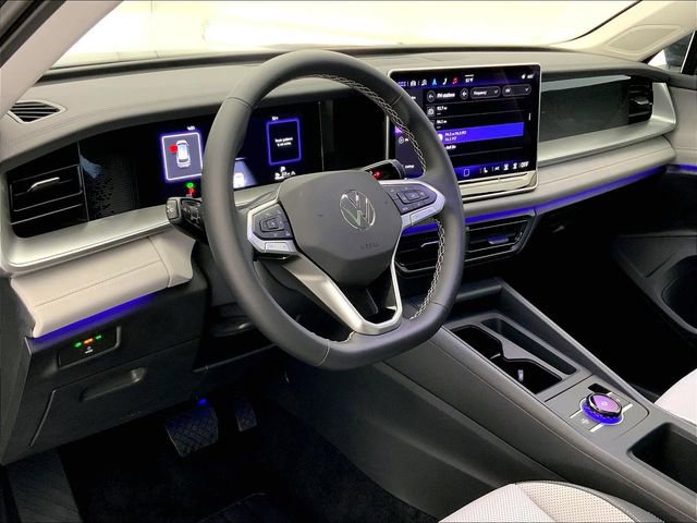 Certified 2025 Volkswagen Tiguan SE w/ Panoramic Sunroof Package image 4