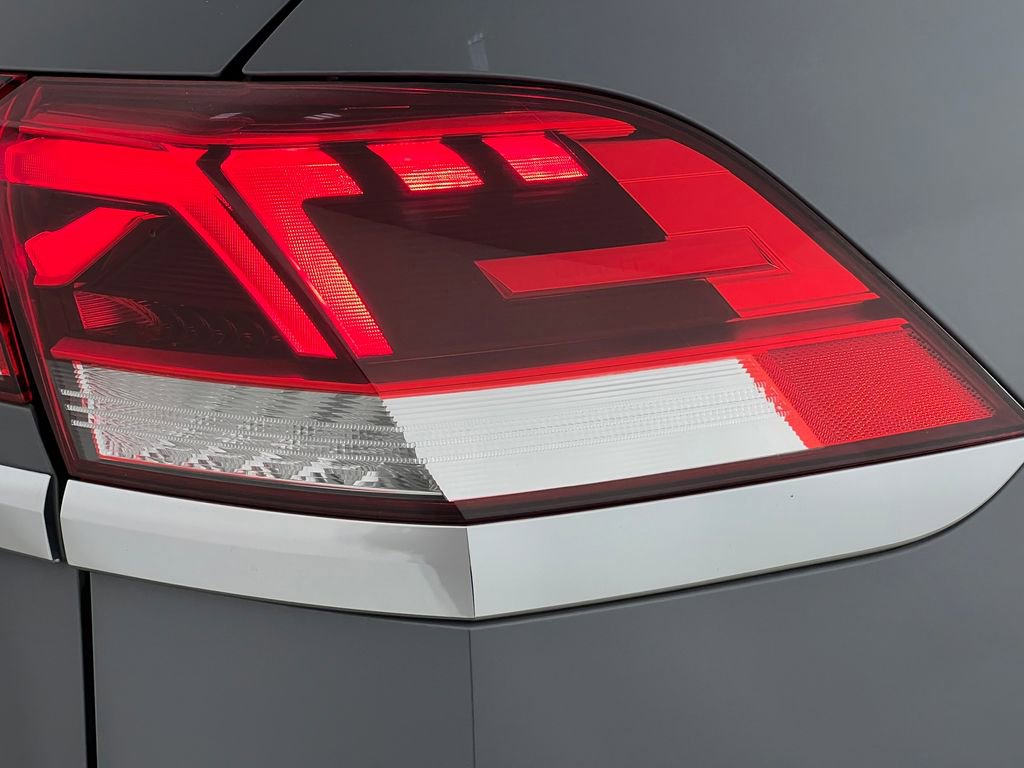 Used 2020 Volkswagen Atlas Cross Sport SE image 37