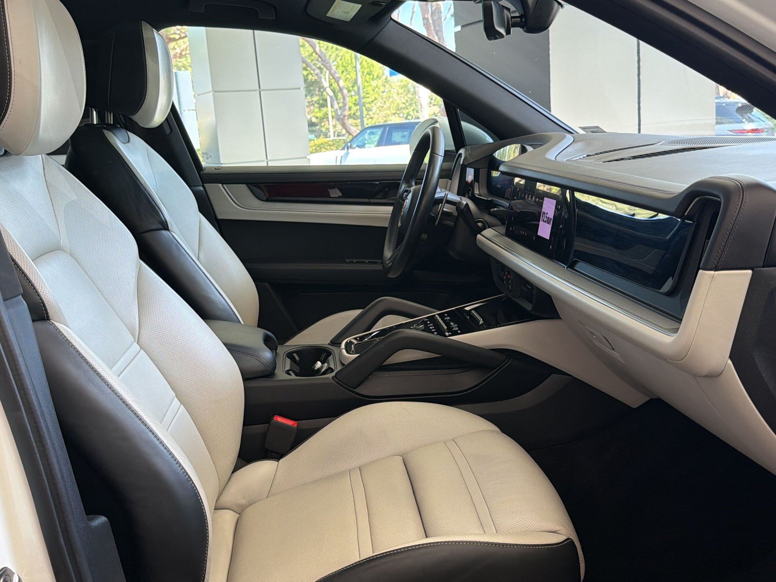 Used 2024 Porsche Cayenne AWD/4WD image 26
