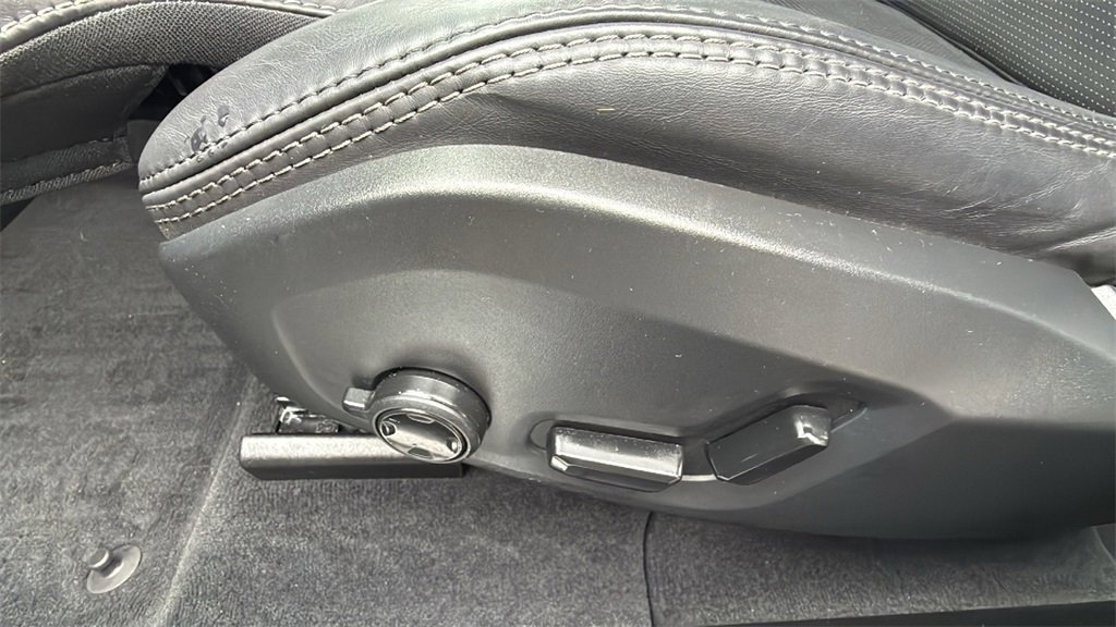 Certified 2024 Volvo XC60 B5 Ultimate w/ Climate Package image 24