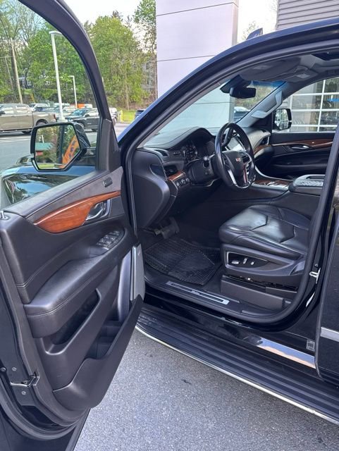Used 2018 Cadillac Escalade Luxury AWD/4WD image 14