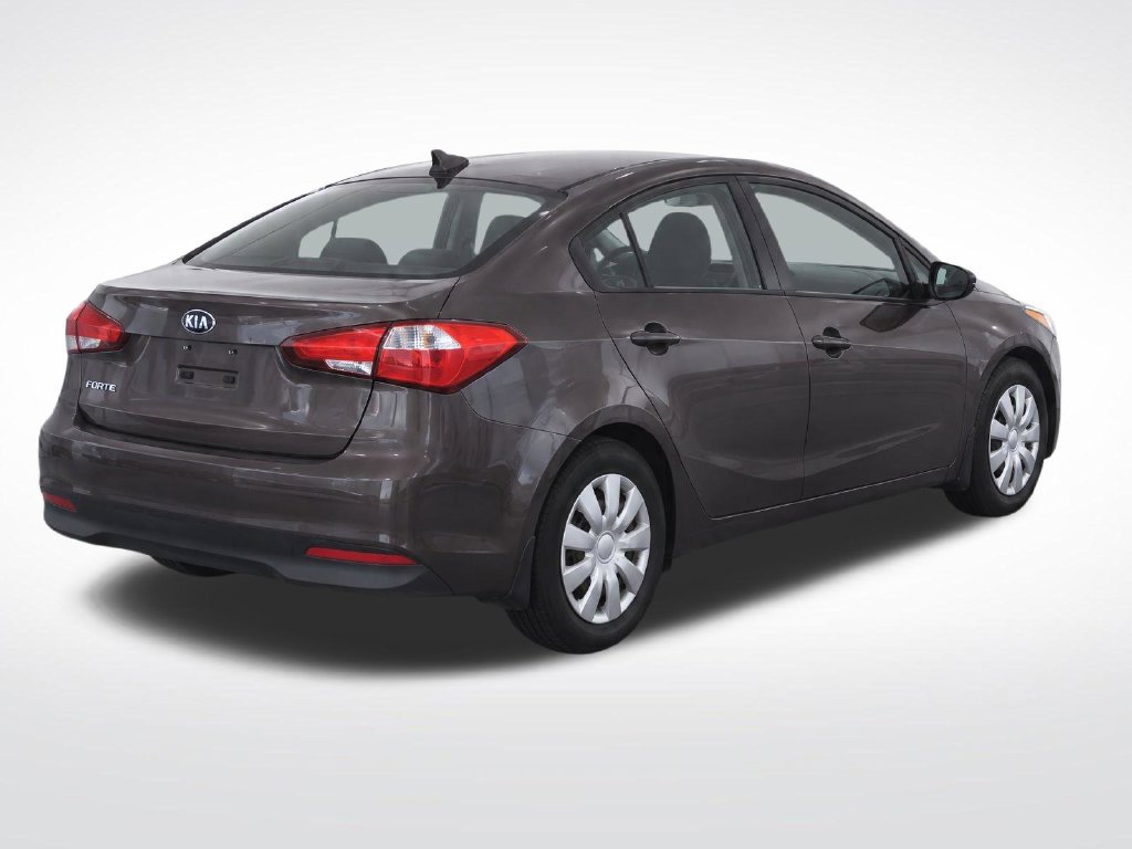 Used 2017 Kia Forte LX FWD image 3