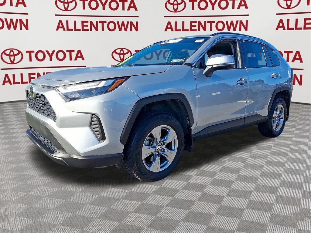 Used 2022 Toyota RAV4 XLE w/ Convenience Package AWD/4WD image 3