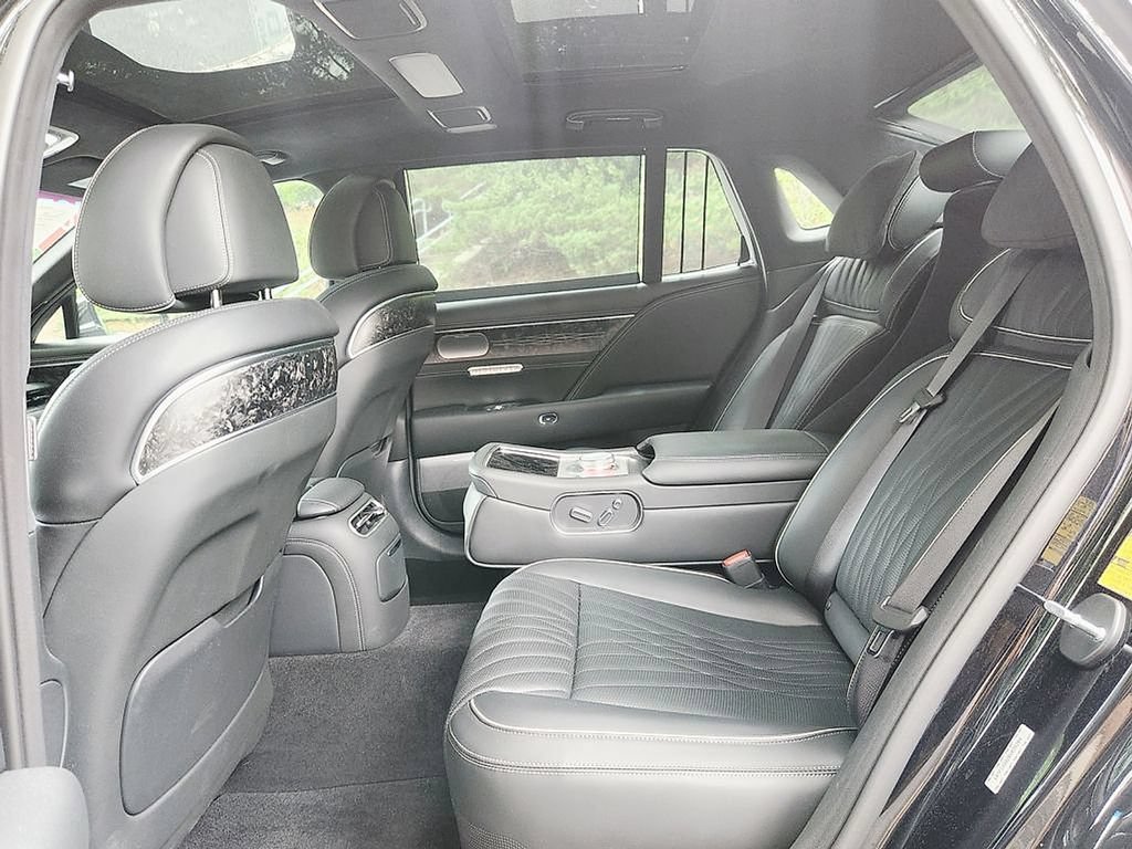 Used 2024 Genesis G90 3.5T AWD/4WD image 27