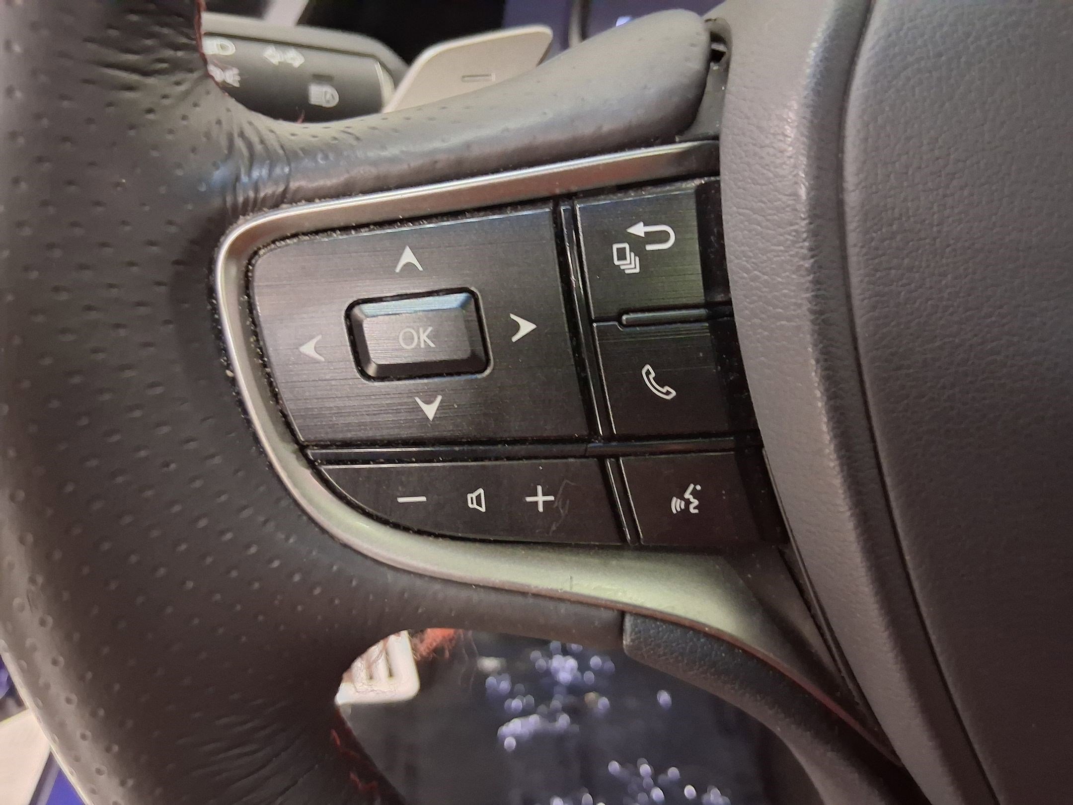 Used 2023 Lexus ES 300h F Sport image 16