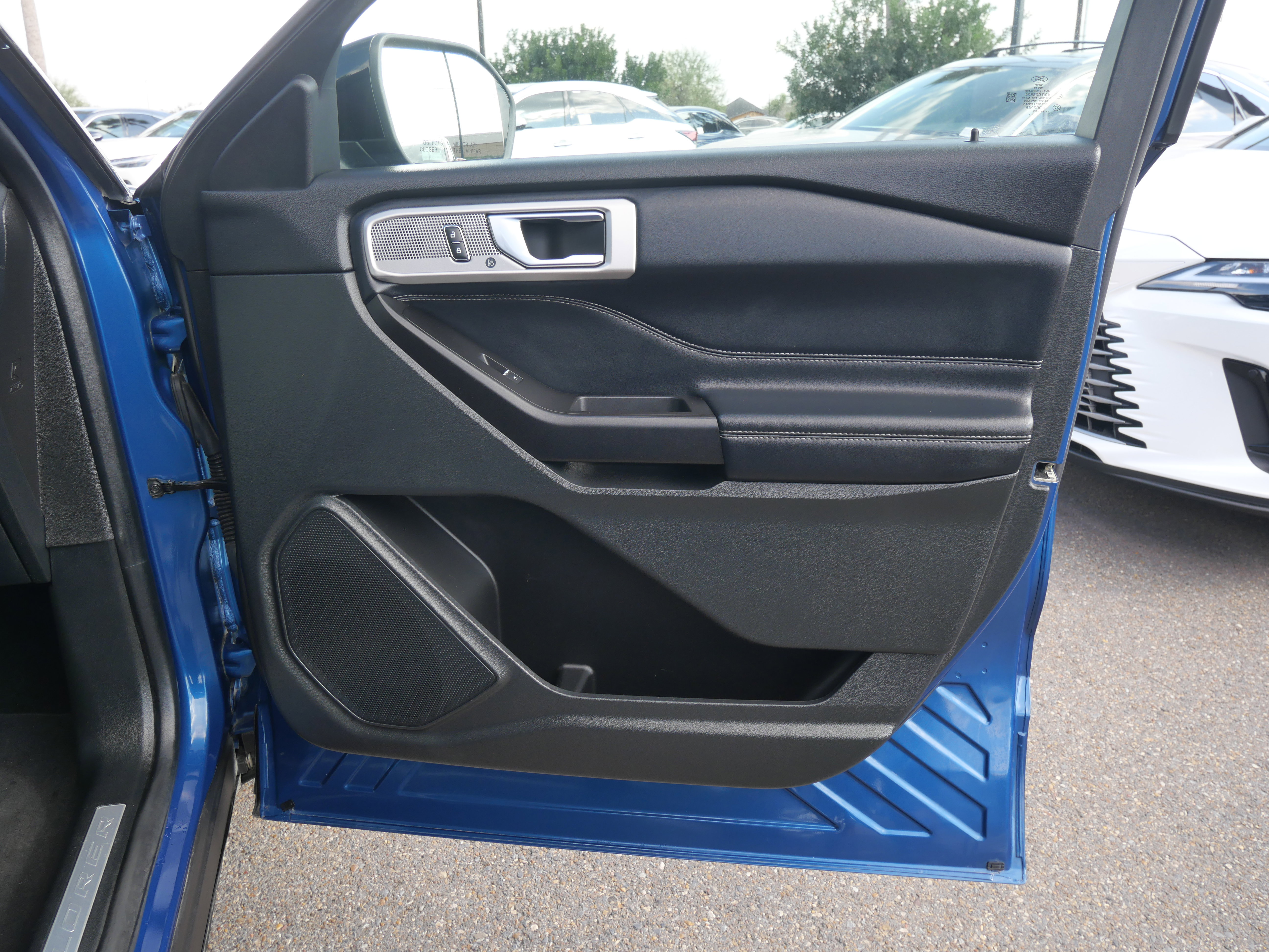 Used 2020 Ford Explorer Limited image 16