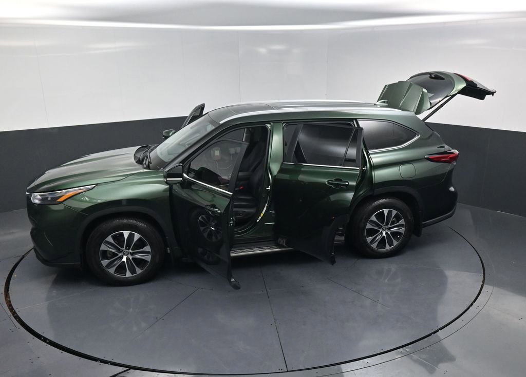 Used 2023 Toyota Highlander XLE image 24