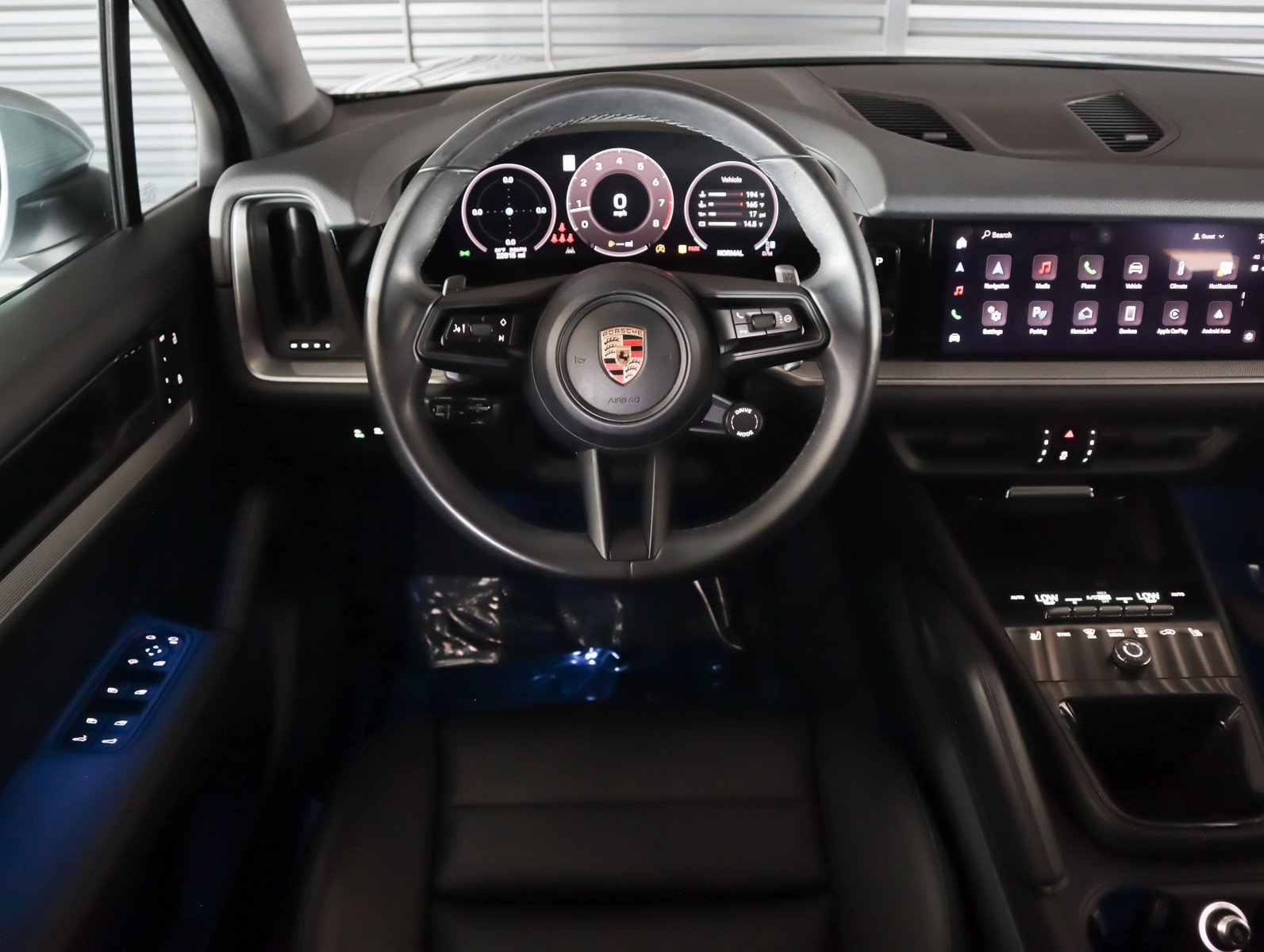 Certified 2024 Porsche Cayenne AWD/4WD image 13