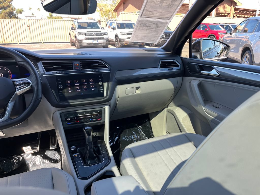 Used 2023 Volkswagen Tiguan SE R-Line FWD image 34