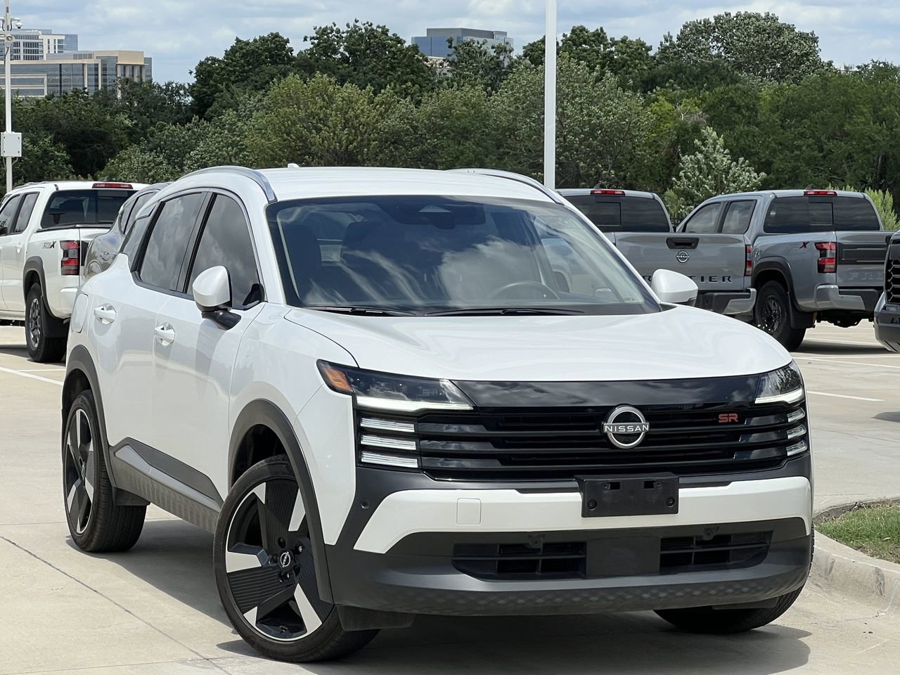 Used 2025 Nissan Kicks SR AWD/4WD image 2