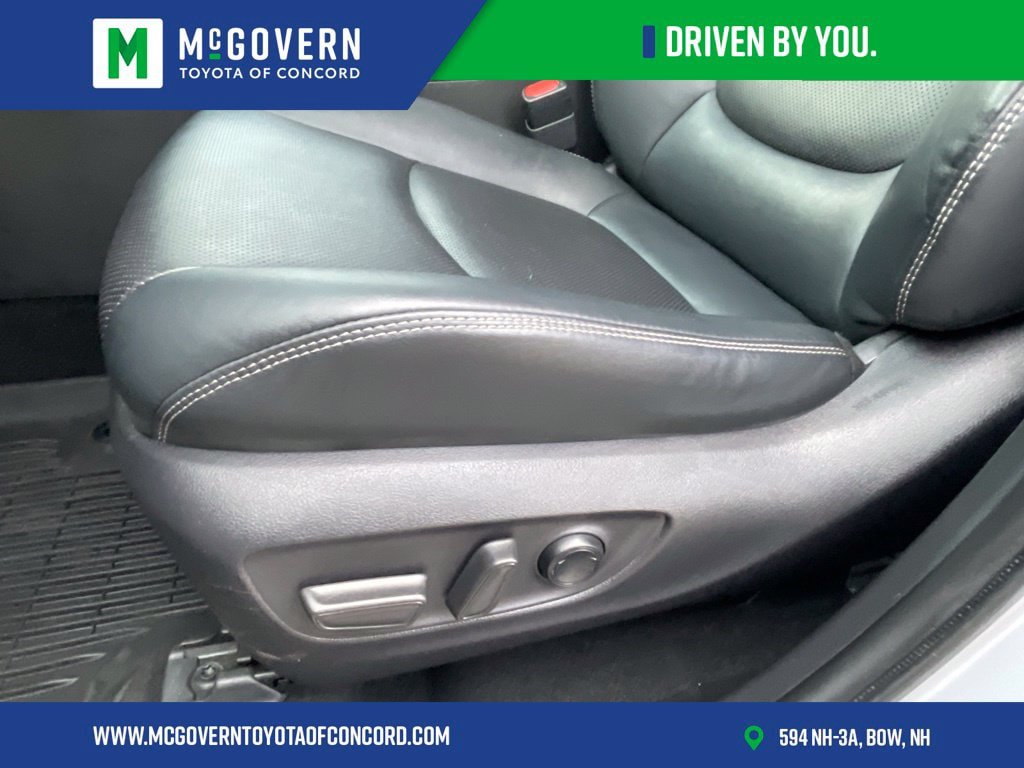 Used 2020 Toyota RAV4 Limited AWD/4WD image 12